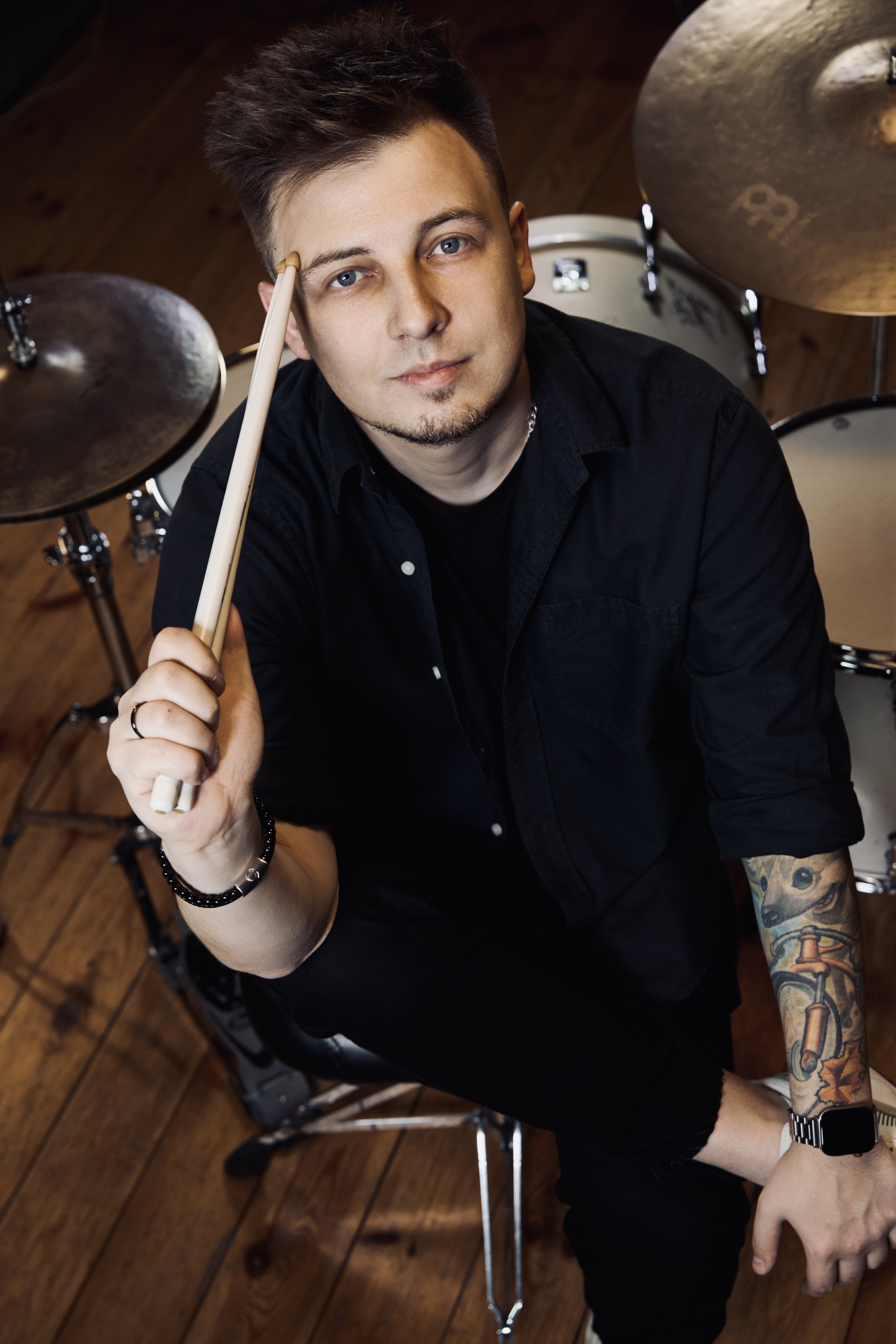 Николай Максимов — VIP-преподаватель DRUMSCHOOL N1 с барабанными палочками